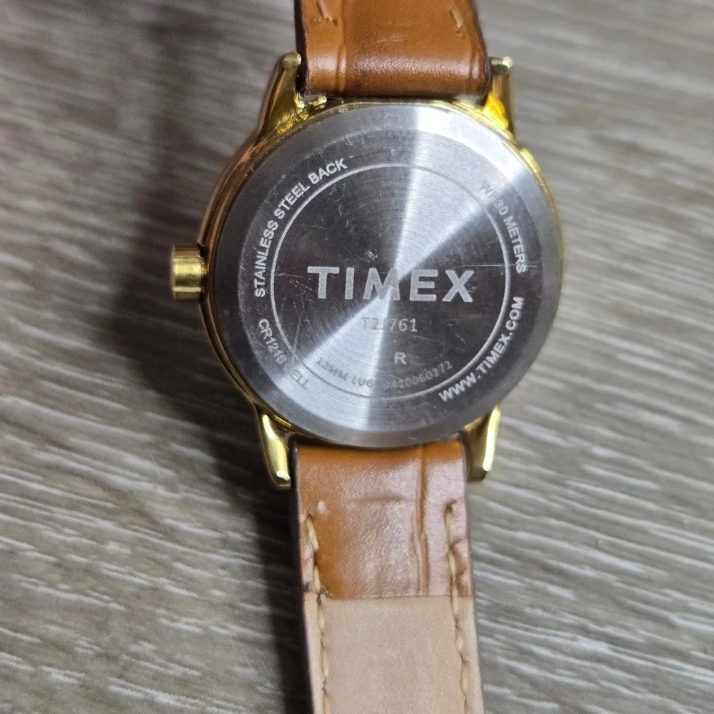 Timex Easy Reader T2J761 Women's Gold Tone Watch Date Indiglo Genuine Leather S7